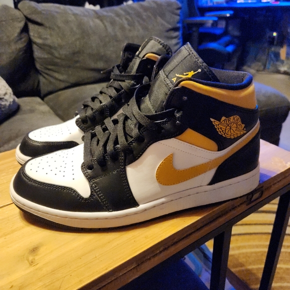 Jordan 1 Mid Pollen - Picture 2 of 3
